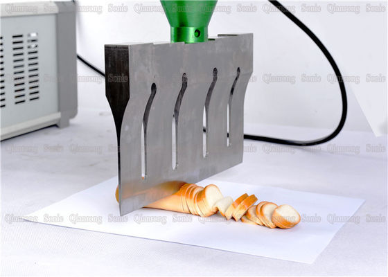 เครื่องตัดอัลตราโซนิกสีแบบกำหนดเองสำหรับอาหารเนื้อสัตว์มะเขือเทศแช่แข็ง